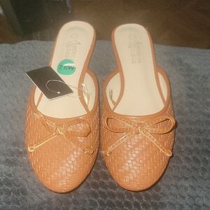 American Exchange Women's Brown Woven Mules
